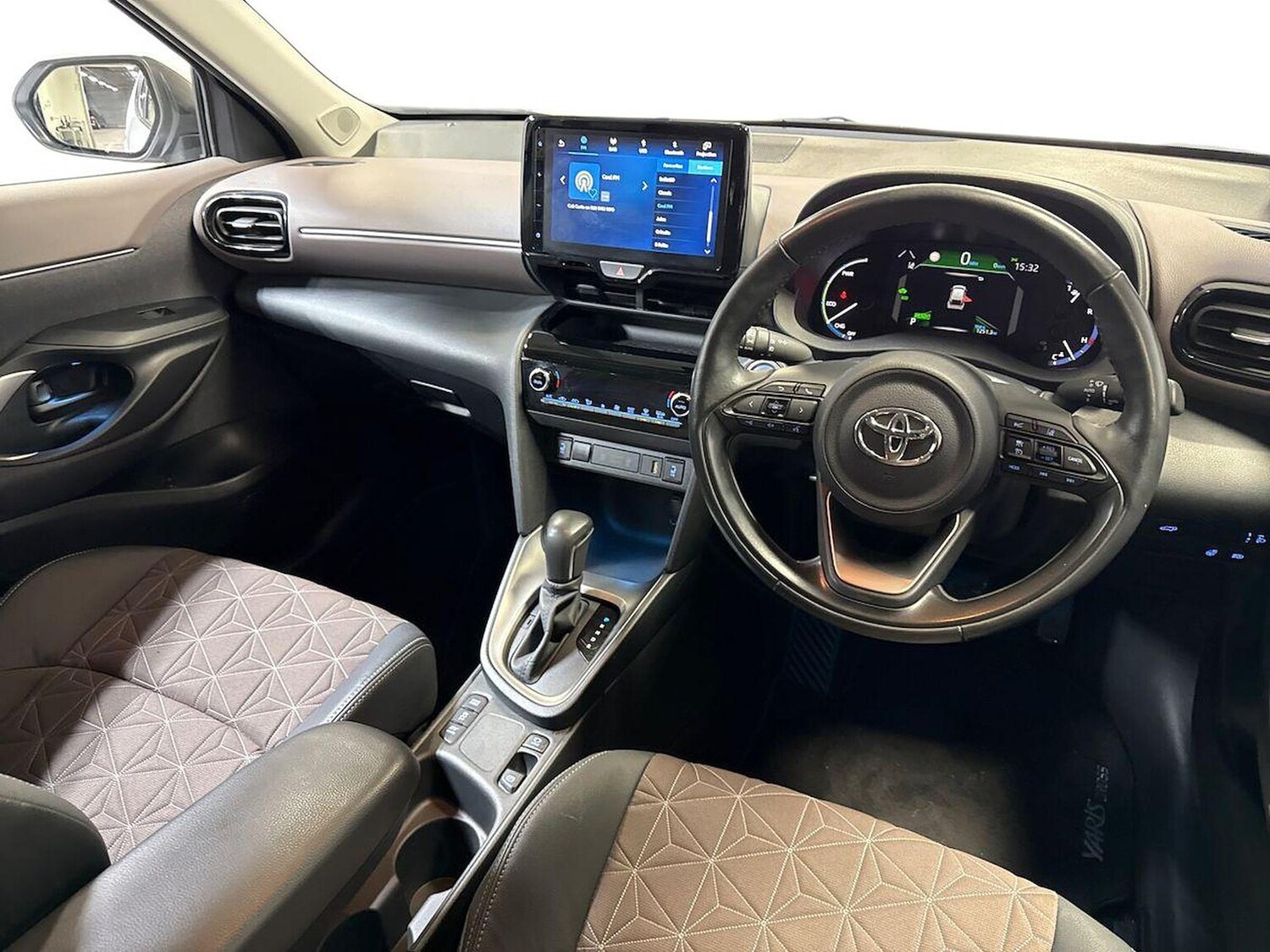 Used Toyota Yaris Cross 2023 for sale - 76637797: Photo 15