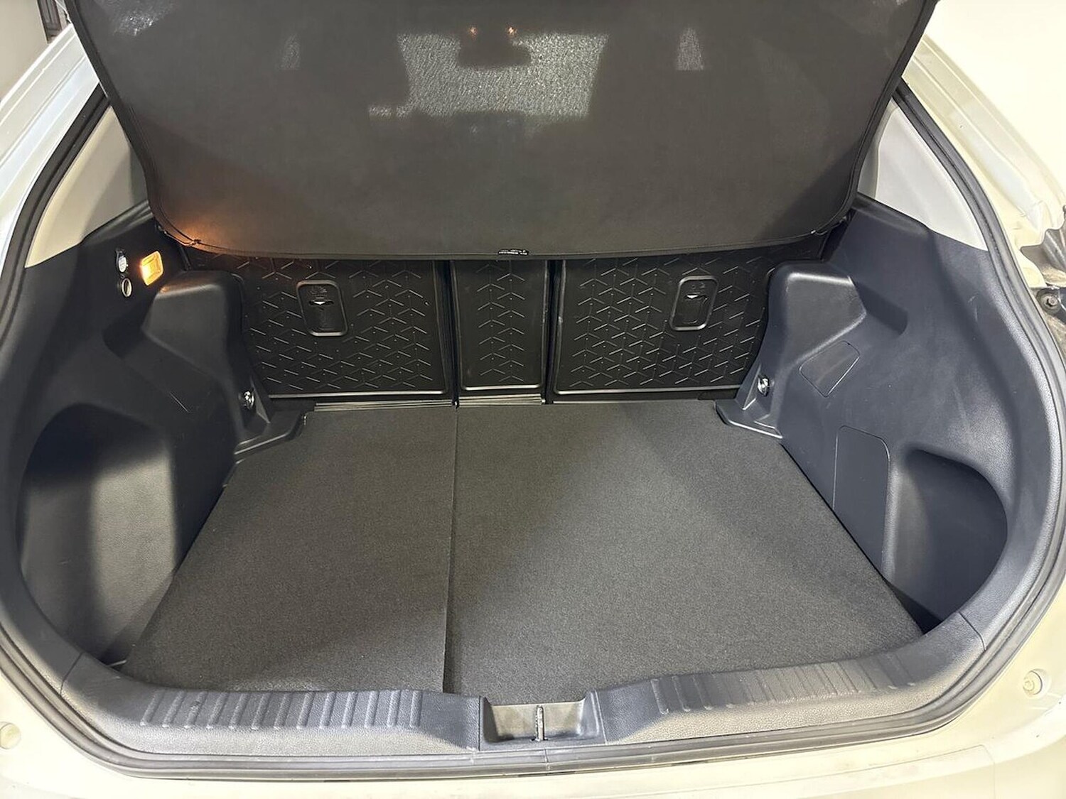 Used Toyota Yaris Cross 2023 for sale - 76637797: Photo 17