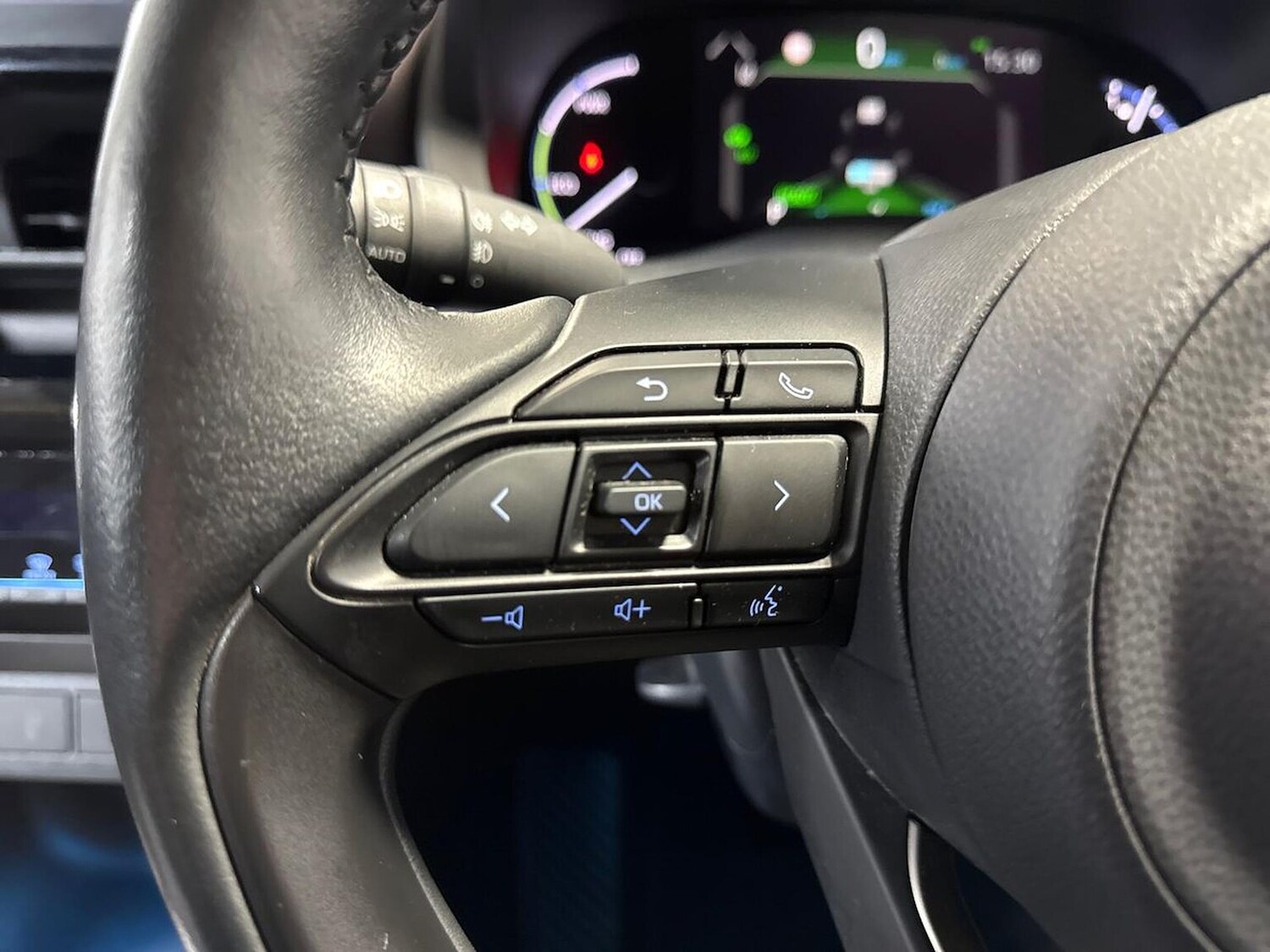 Used Toyota Yaris Cross 2023 for sale - 76637797: Photo 24