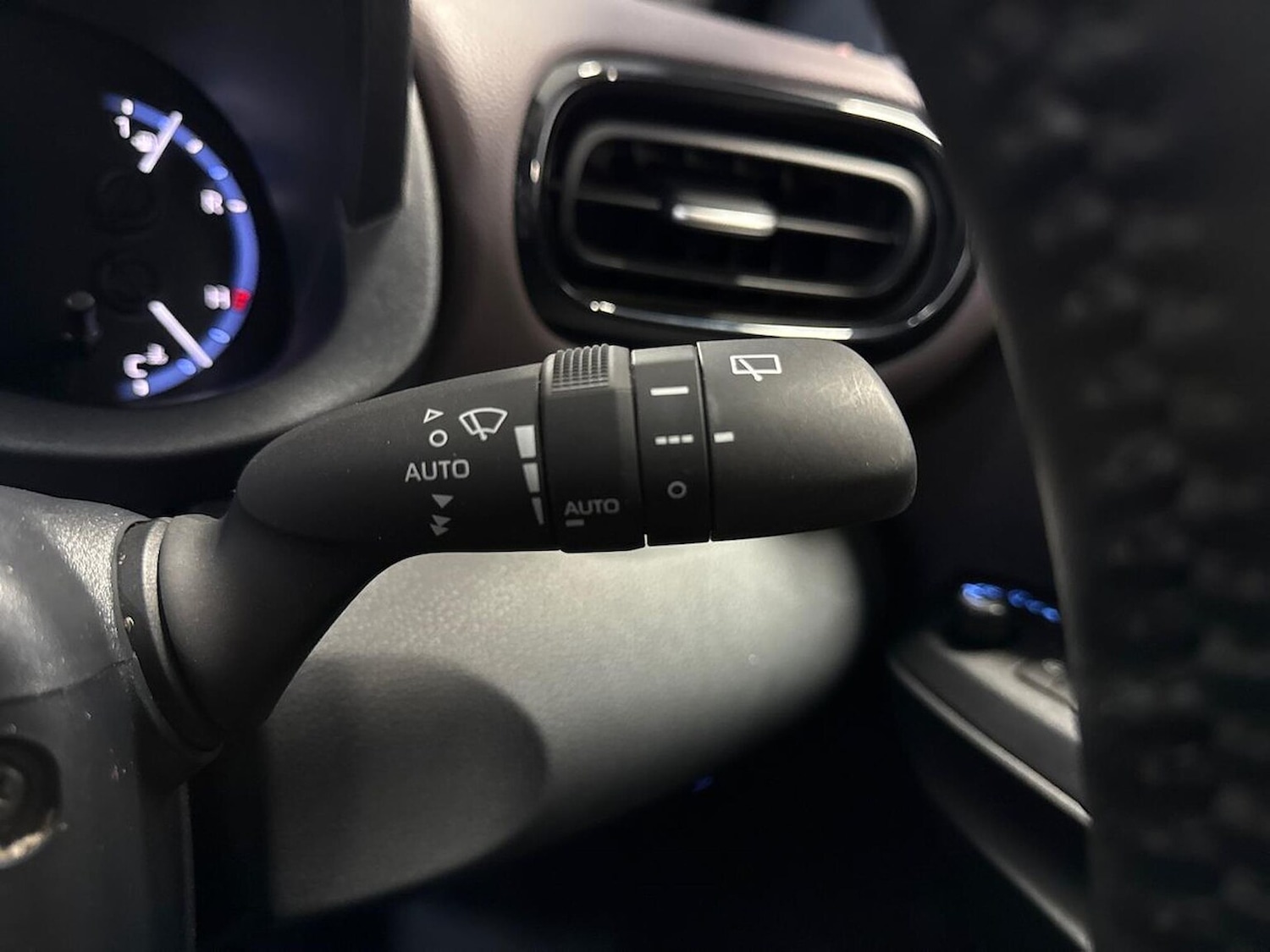 Used Toyota Yaris Cross 2023 for sale - 76637797: Photo 27