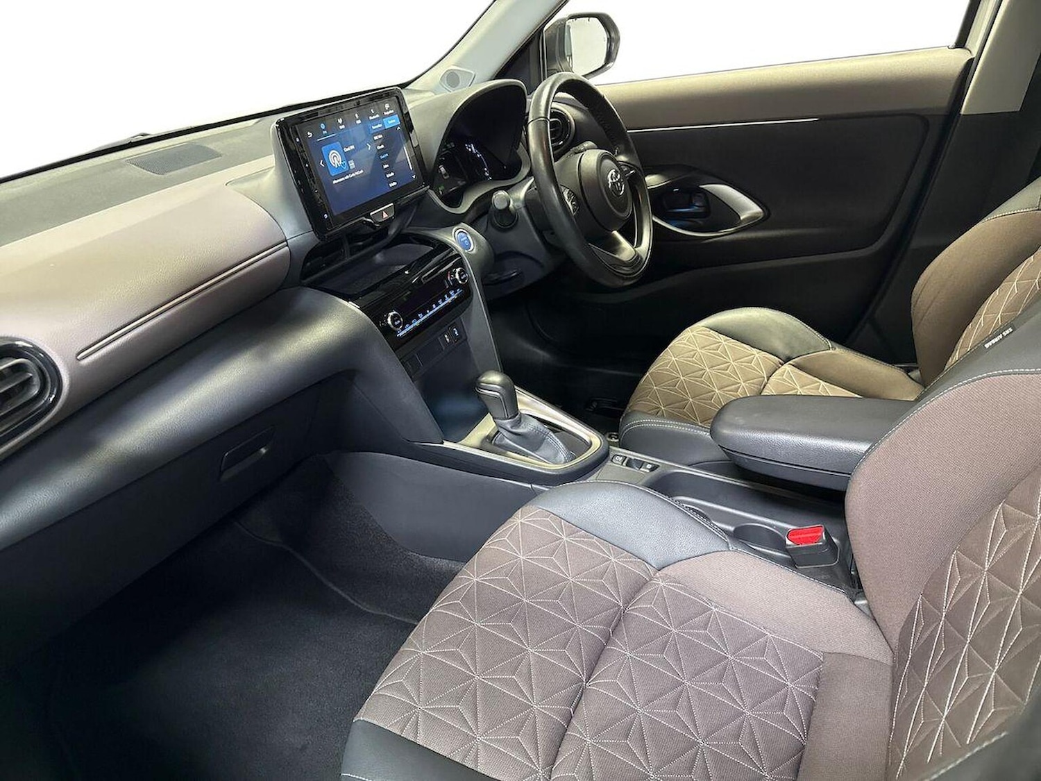 Used Toyota Yaris Cross 2023 for sale - 76637797: Photo 7