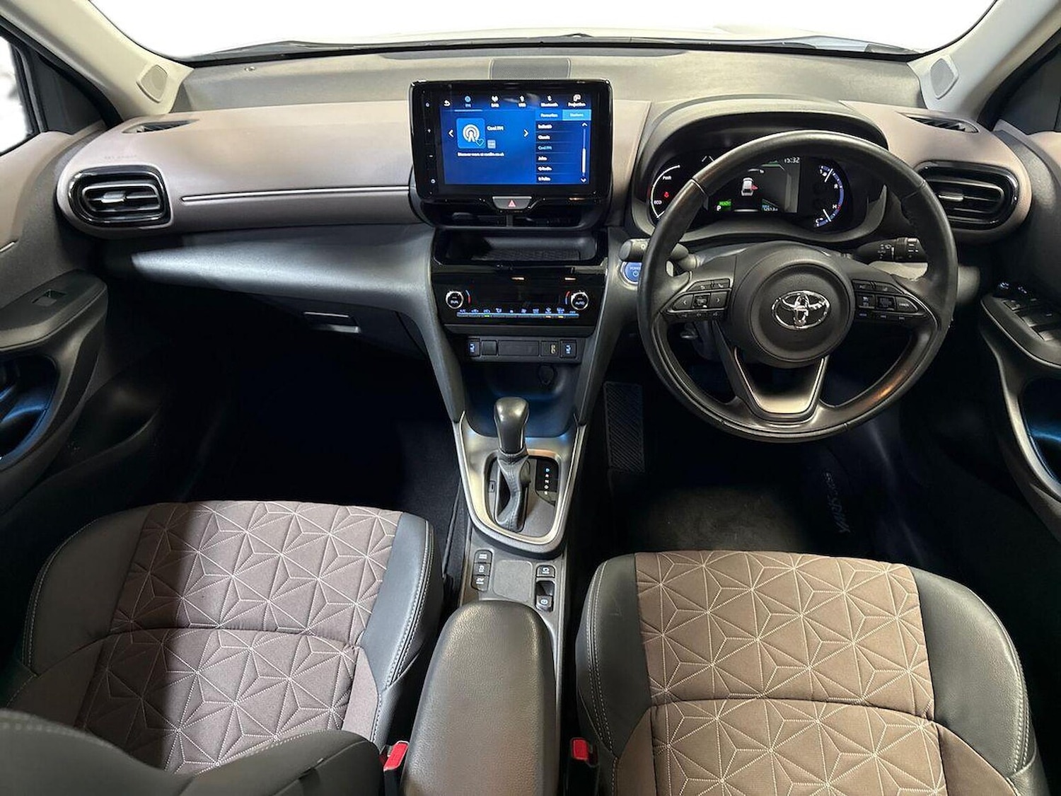 Used Toyota Yaris Cross 2023 for sale - 76637797: Photo 8