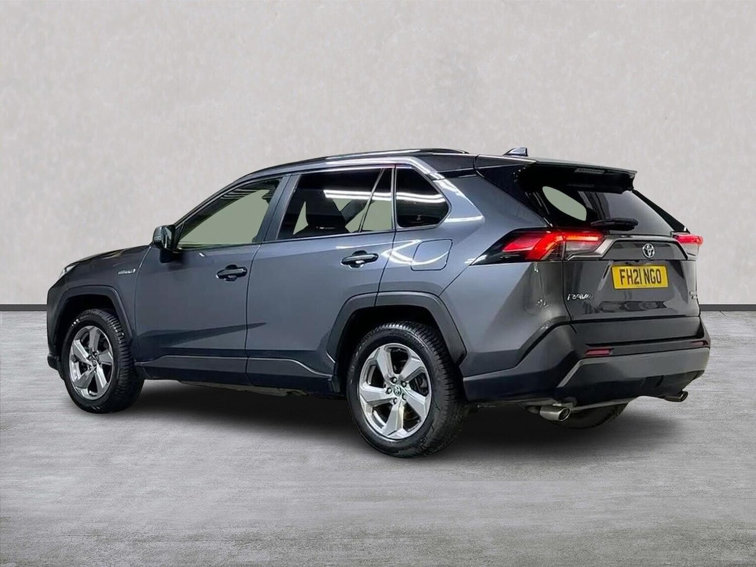 Used Toyota RAV4 2021 for sale - 76945890: Photo 2