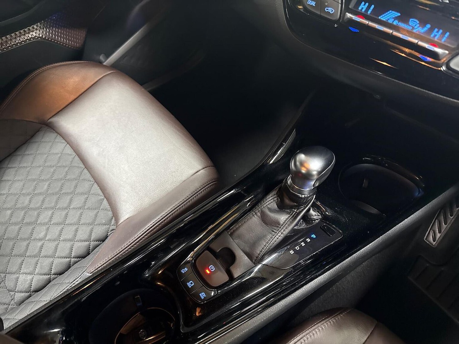 Used Toyota C-HR 2018 for sale - 78194199: Photo 15