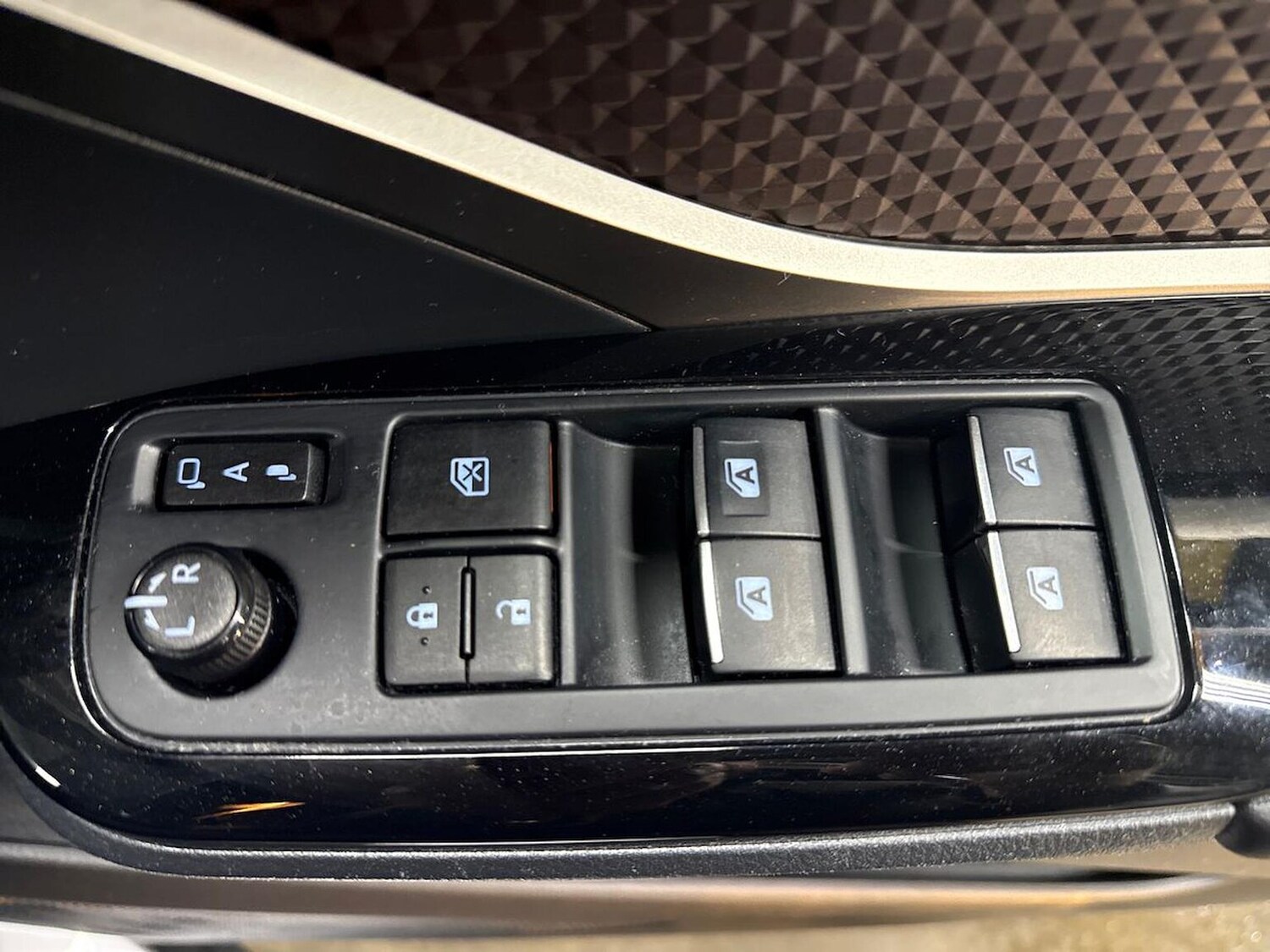 Used Toyota C-HR 2018 for sale - 78194199: Photo 23