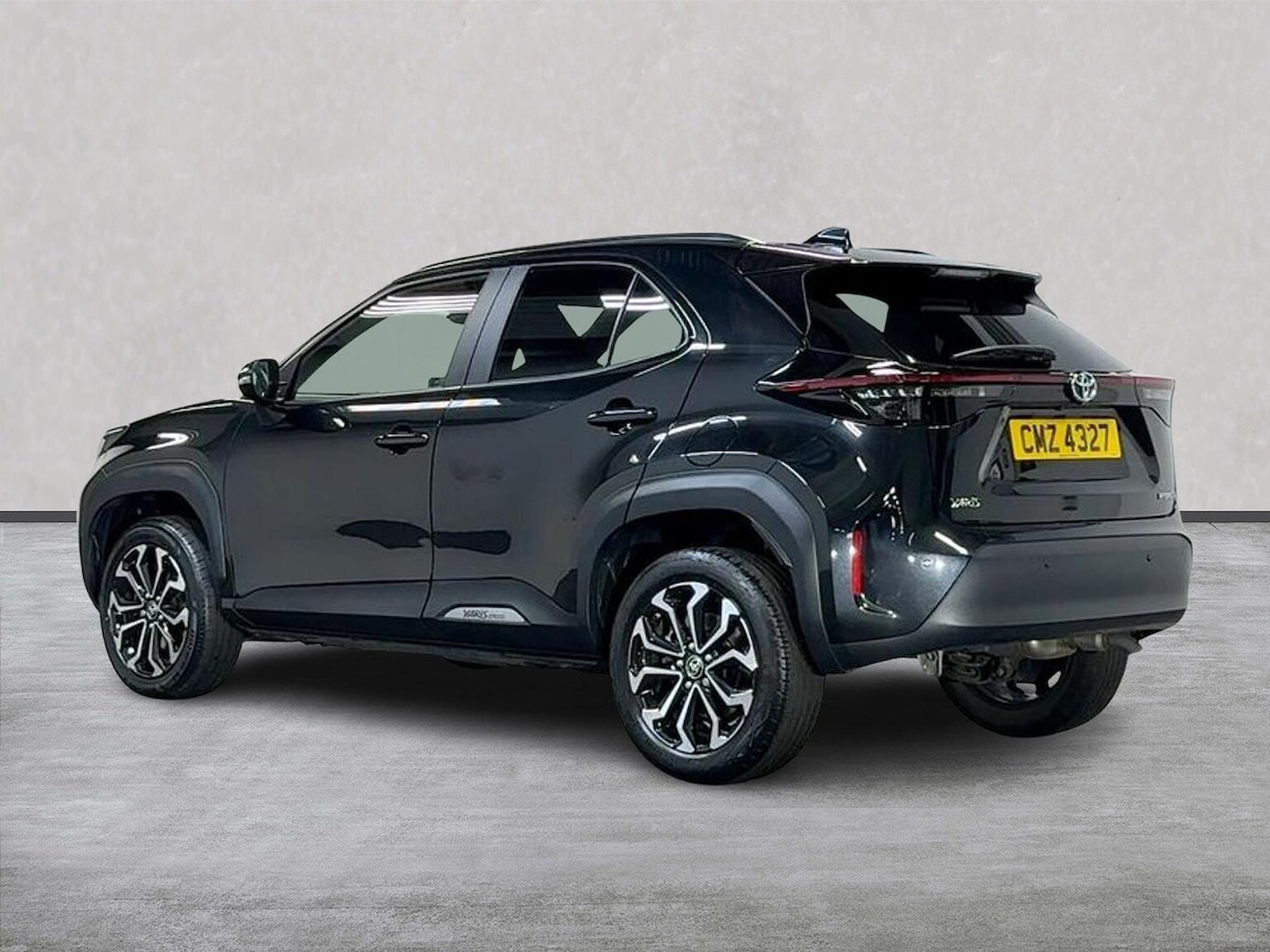 Used Toyota Yaris Cross 2023 for sale - 76115472: Photo 2