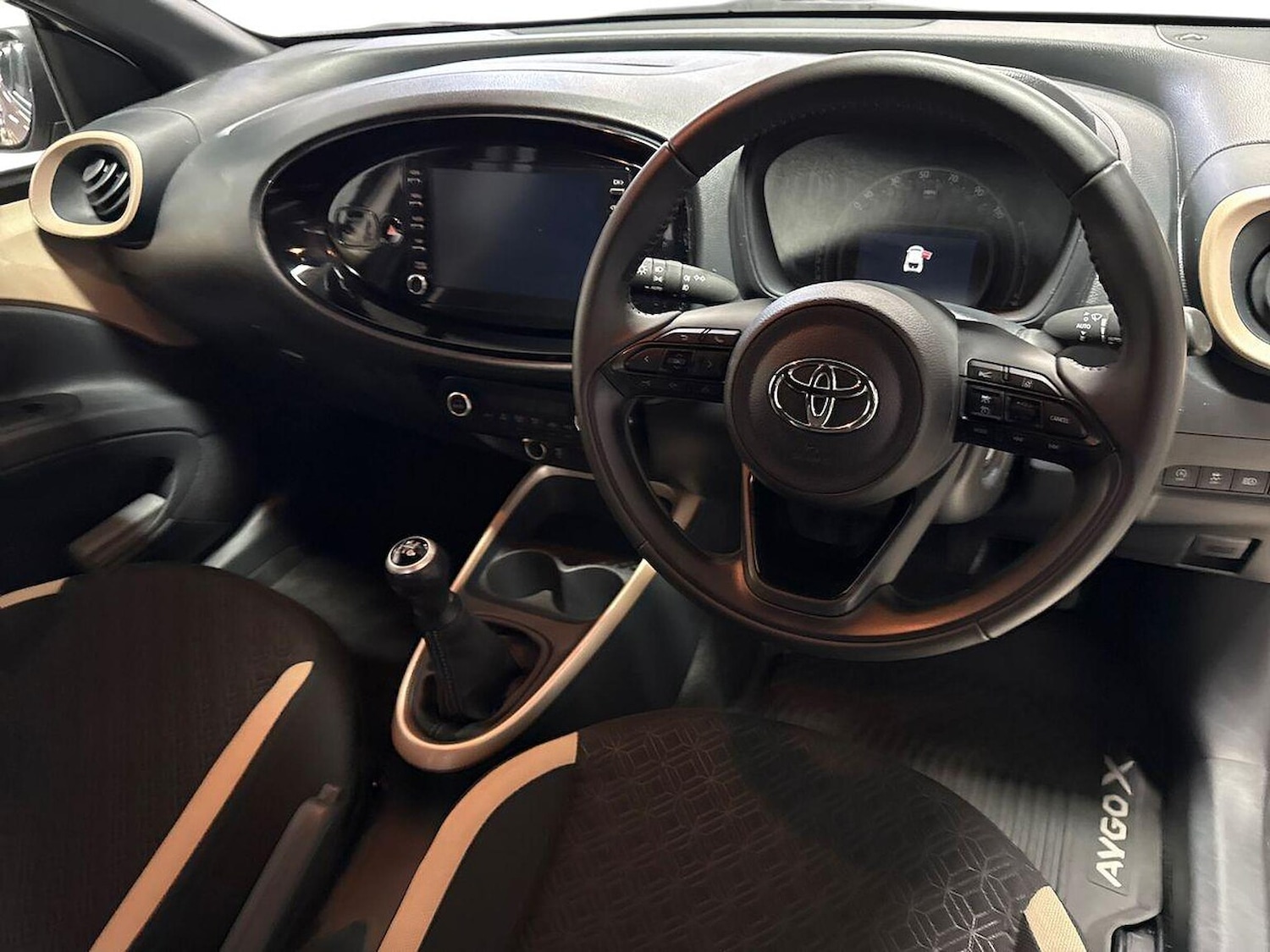 Used Toyota Aygo X 2023 for sale - 76490669: Photo 8