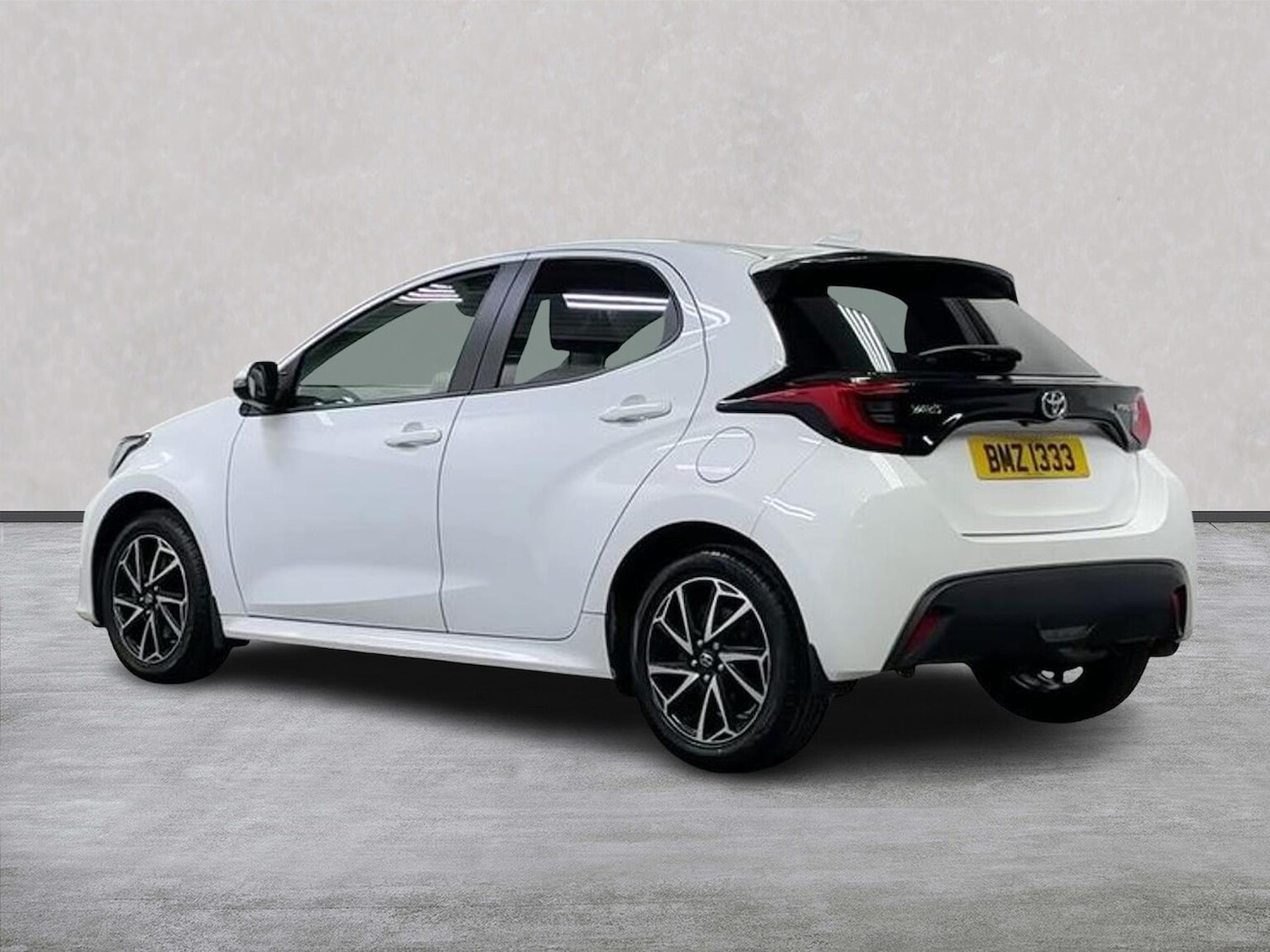 Used Toyota Yaris 2023 for sale - 77715375: Photo 2