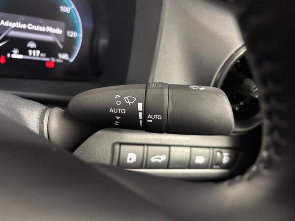 Used Toyota C-HR 2025 for sale - 76320694: Photo 27