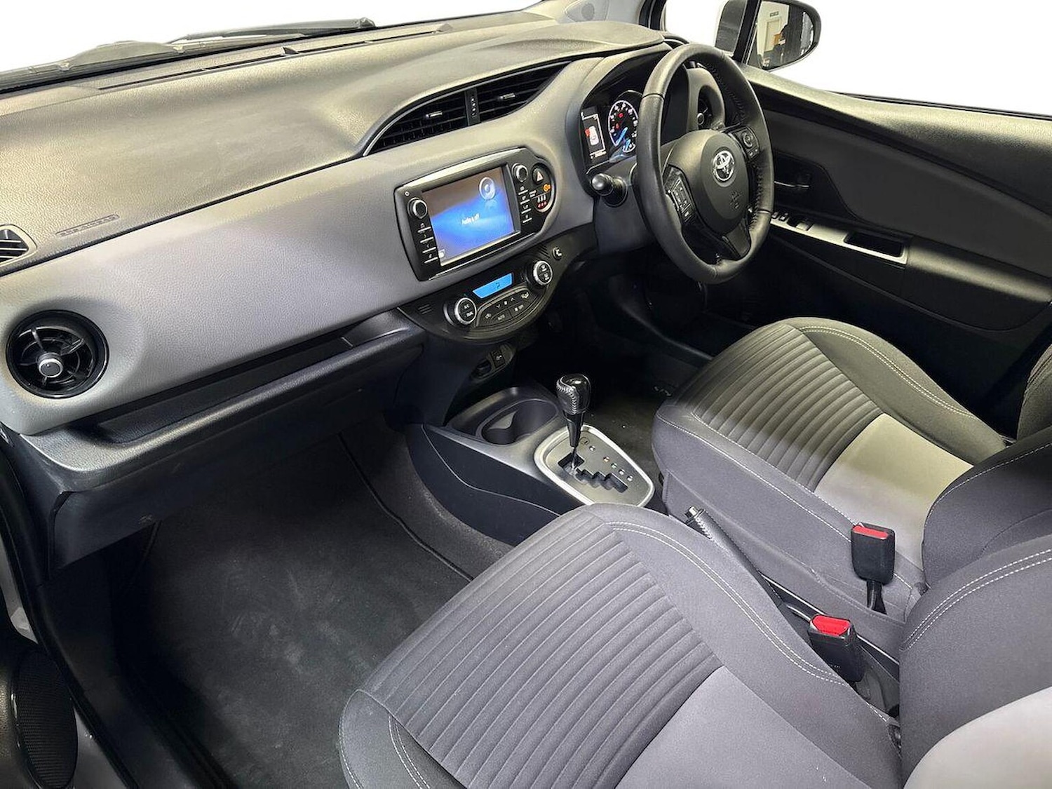 Used Toyota Yaris 2018 for sale - 76924595: Photo 7