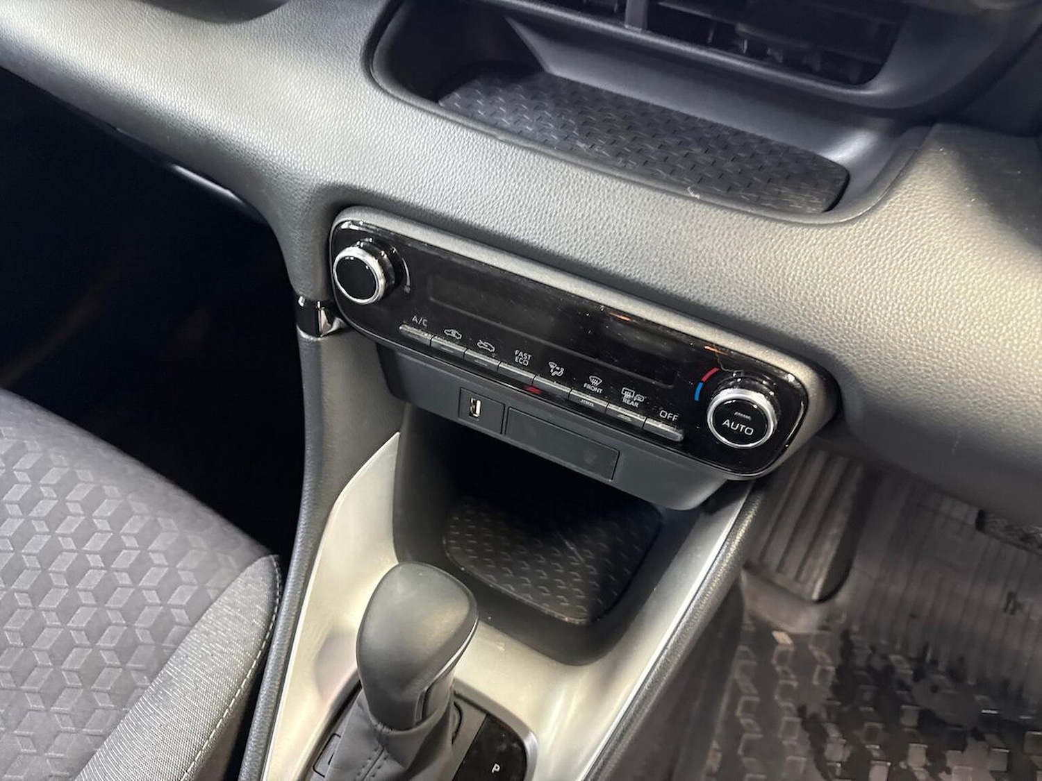 Used Toyota Yaris 2024 for sale - 77845337: Photo 12