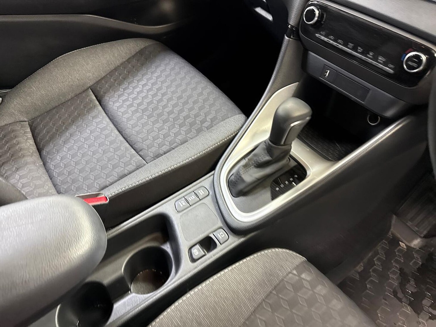 Used Toyota Yaris 2024 for sale - 77845337: Photo 13