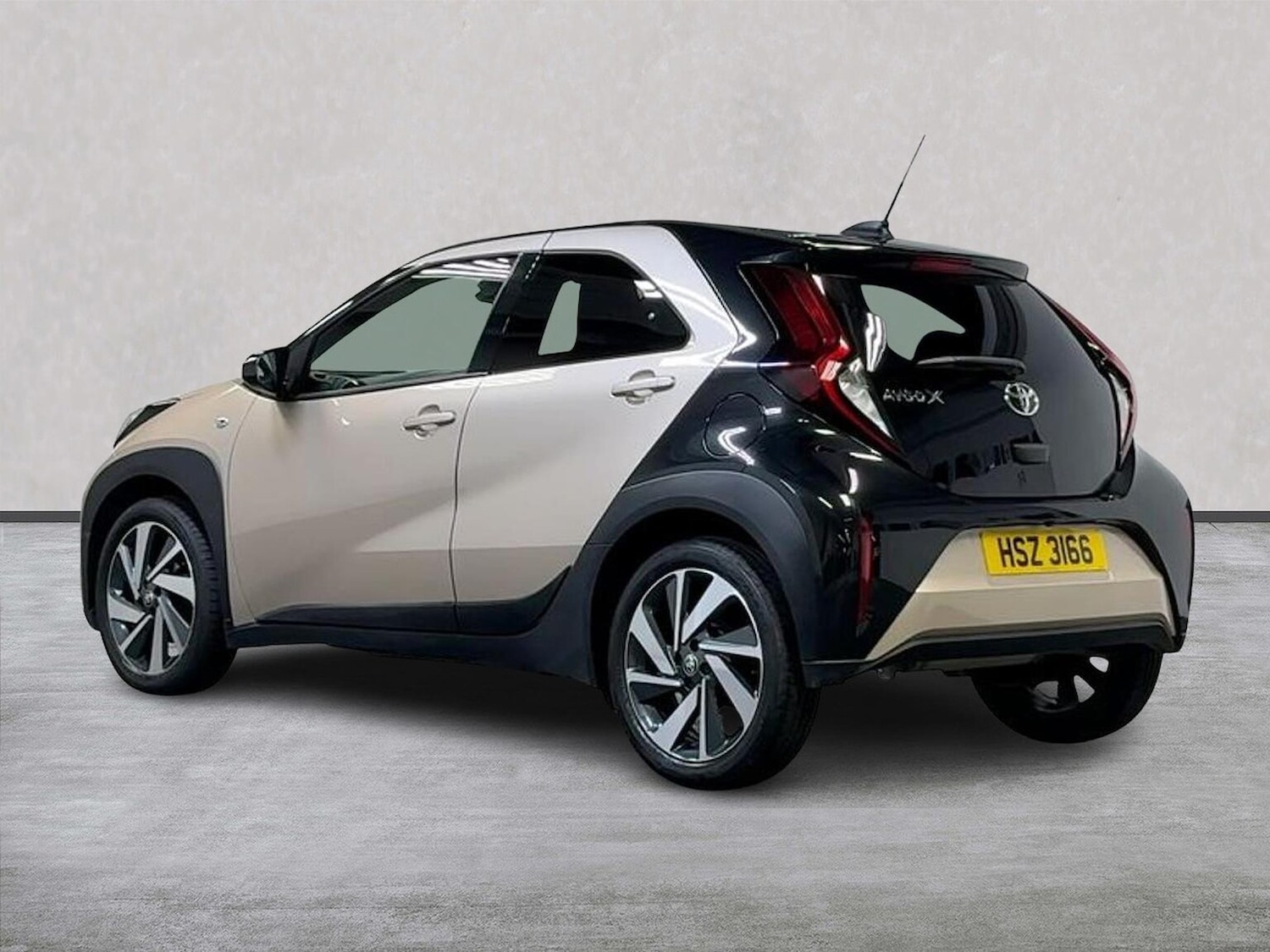 Used Toyota Aygo X 2023 for sale - 76170736: Photo 2