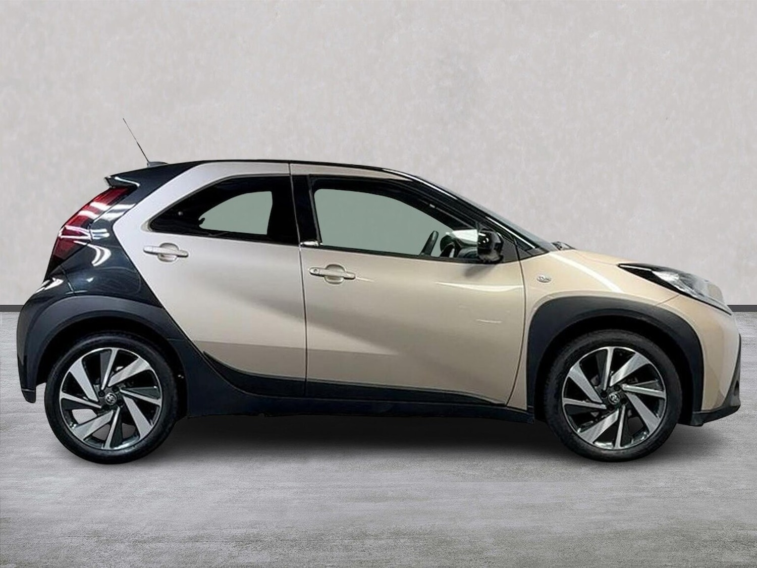 Used Toyota Aygo X 2023 for sale - 76170736: Photo 3