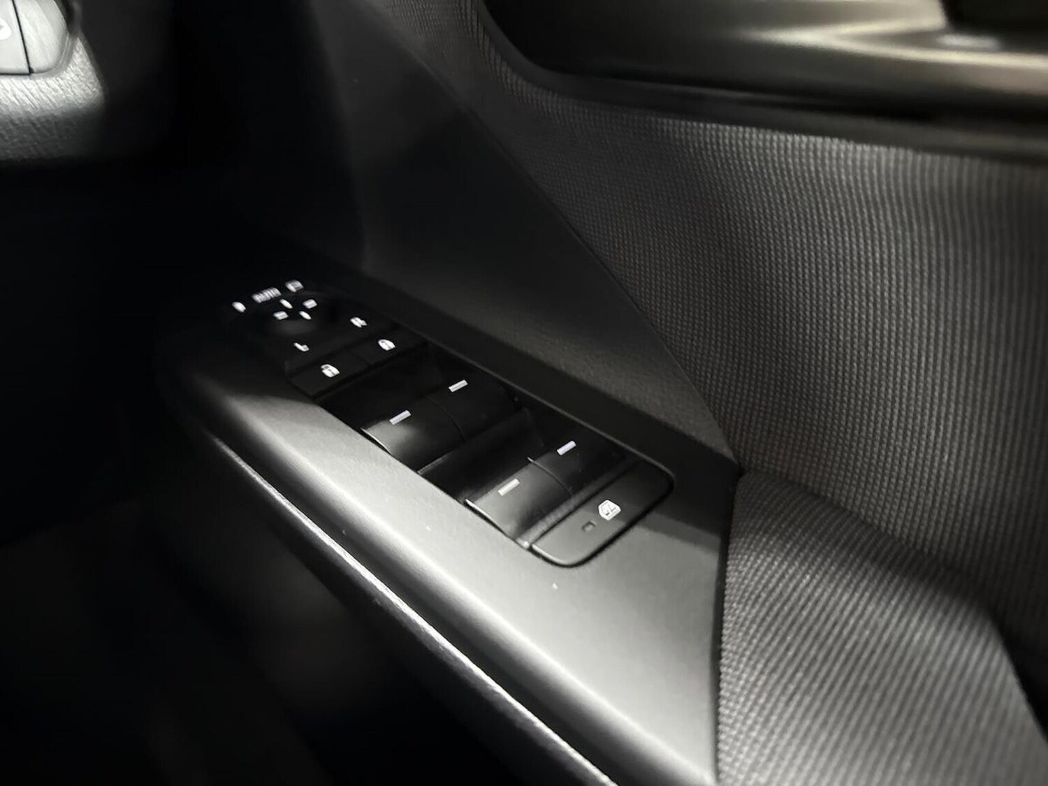 Used Toyota C-HR 2024 for sale - 76628027: Photo 21