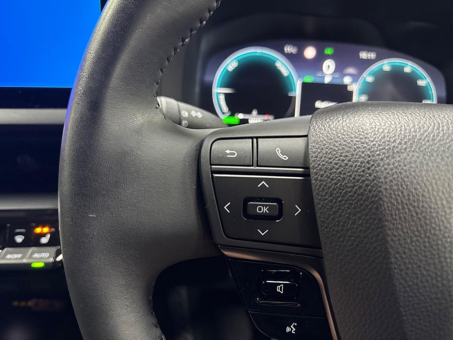 Used Toyota C-HR 2024 for sale - 76628027: Photo 25