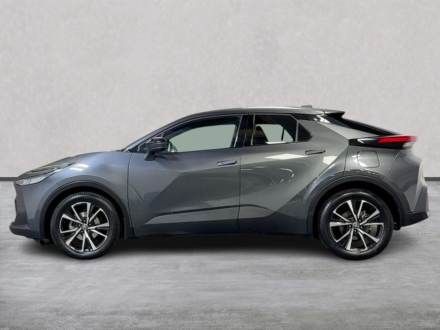 Used Toyota C-HR 2024 for sale - 76324564: Photo 2