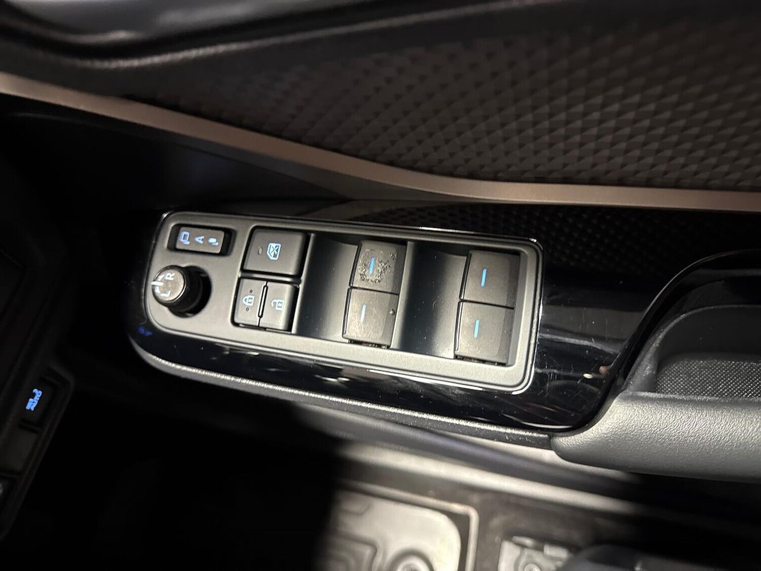 Used Toyota C-HR 2023 for sale - 76931612: Photo 21