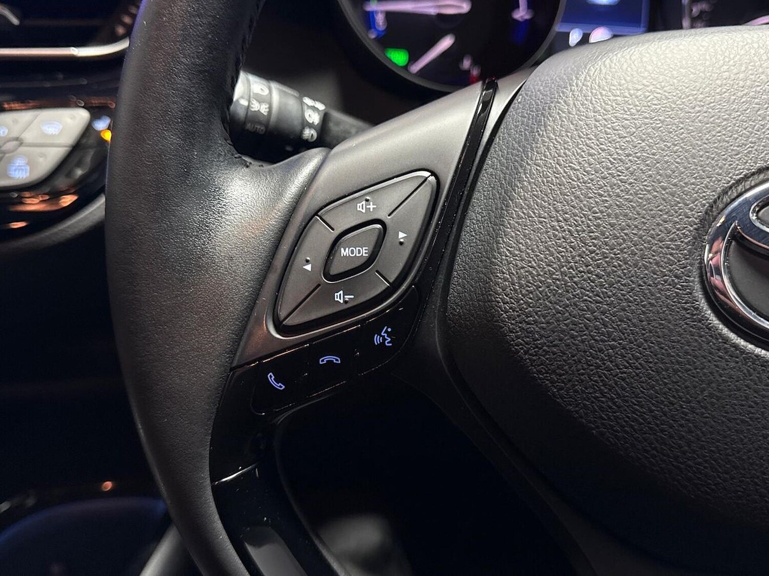 Used Toyota C-HR 2023 for sale - 76931612: Photo 24