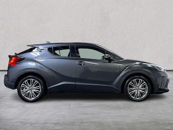Used Toyota C-HR 2023 for sale - 76931612: Photo