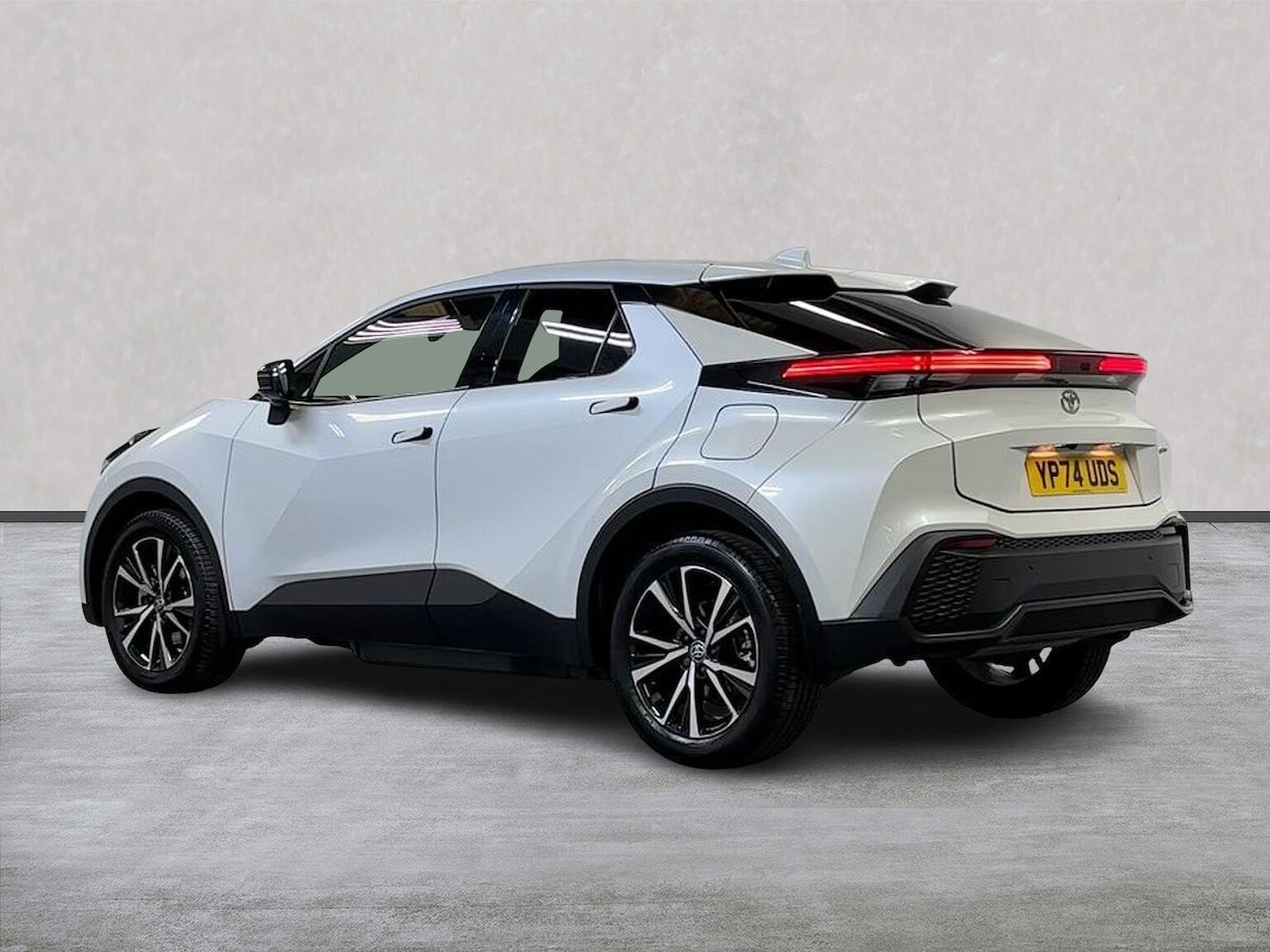 Used Toyota C-HR 2024 for sale - 76588589: Photo 2