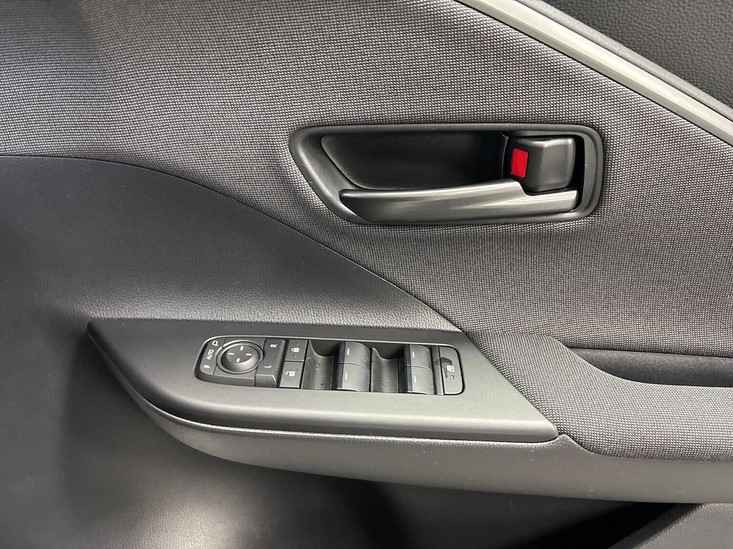 Used Toyota C-HR 2024 for sale - 76588589: Photo 21