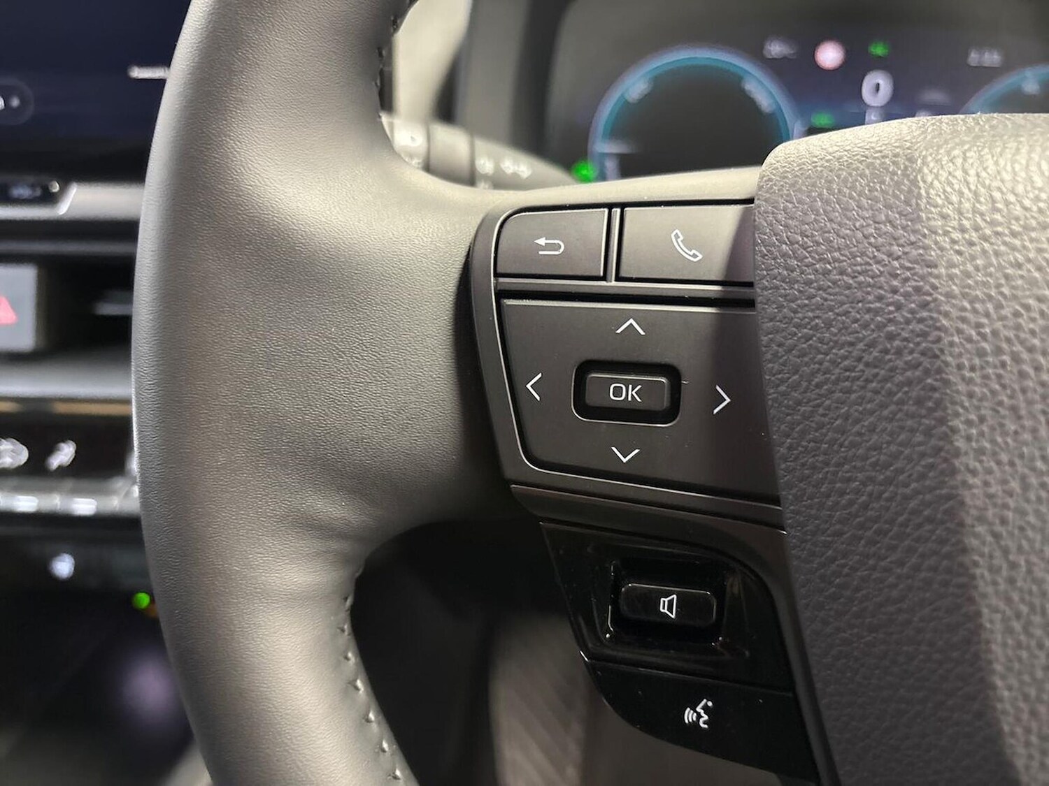 Used Toyota C-HR 2024 for sale - 76588589: Photo 24