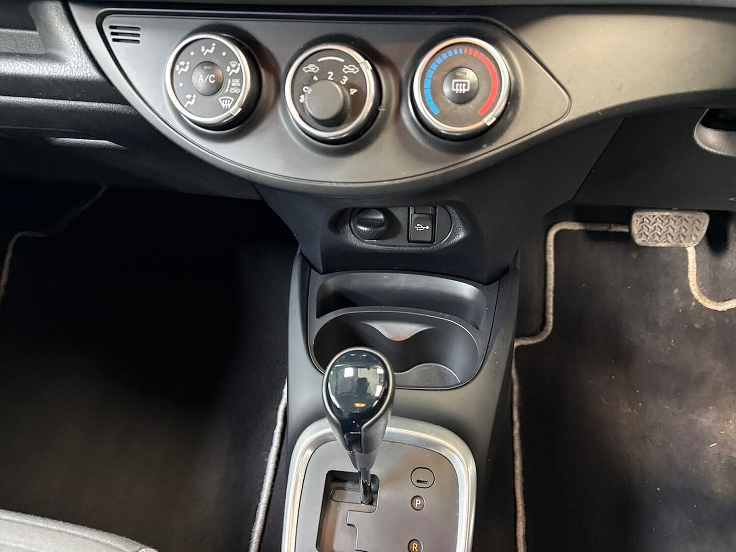 Used Toyota Yaris 2017 for sale - 77802124: Photo 12