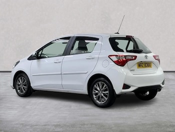 Used Toyota Yaris 2017 for sale - 77802124: Photo