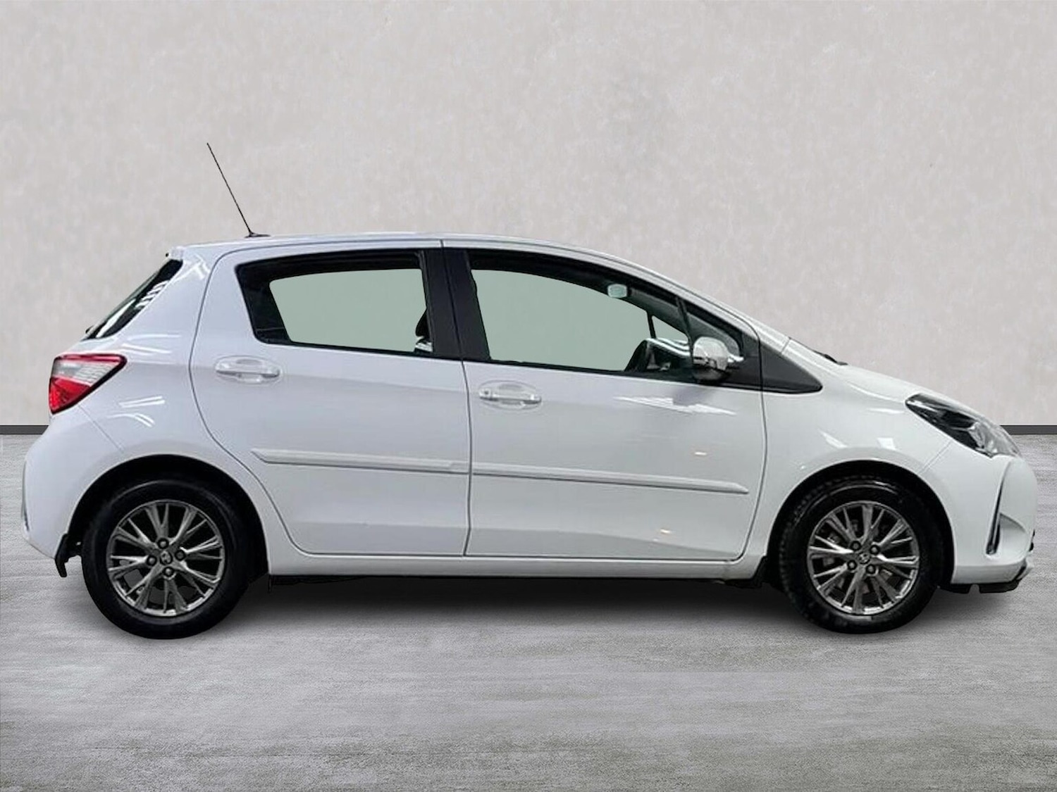 Used Toyota Yaris 2017 for sale - 77802124: Photo 3