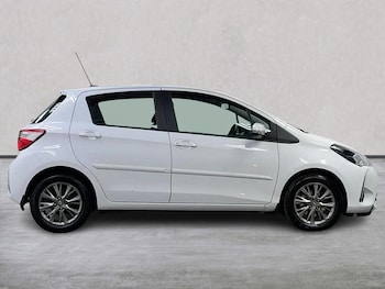 Used Toyota Yaris 2017 for sale - 77802124: Photo