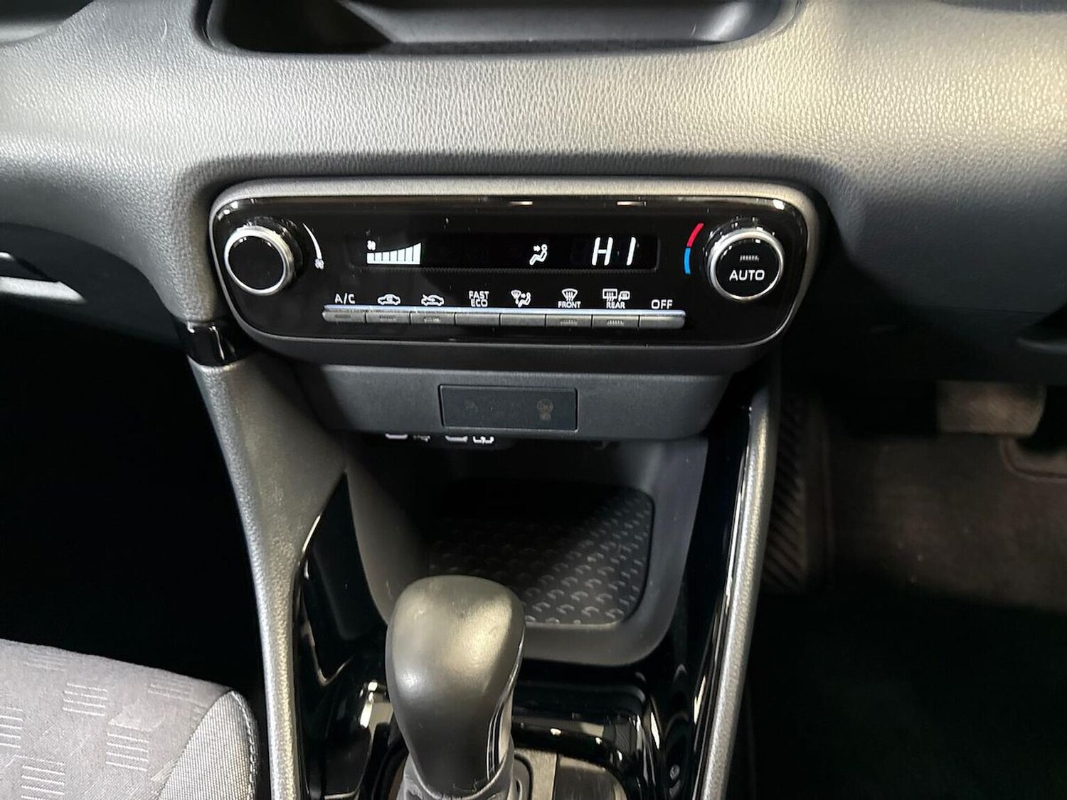 Used Toyota Yaris 2024 for sale - 76412523: Photo 12