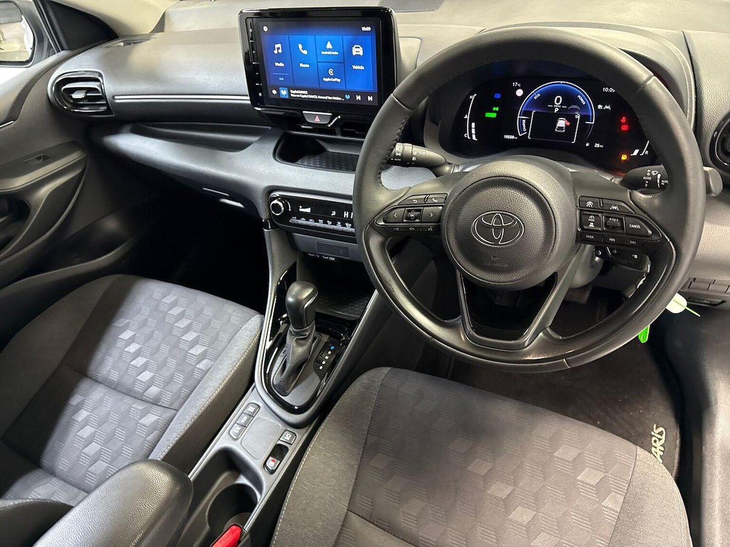 Used Toyota Yaris 2024 for sale - 76412523: Photo 15