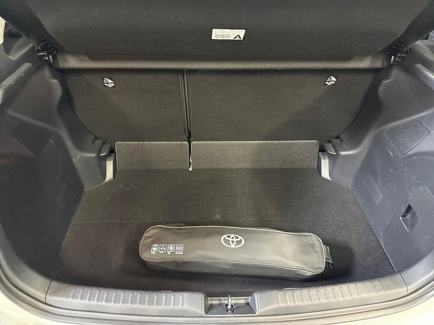 Used Toyota Yaris 2024 for sale - 76412523: Photo 17