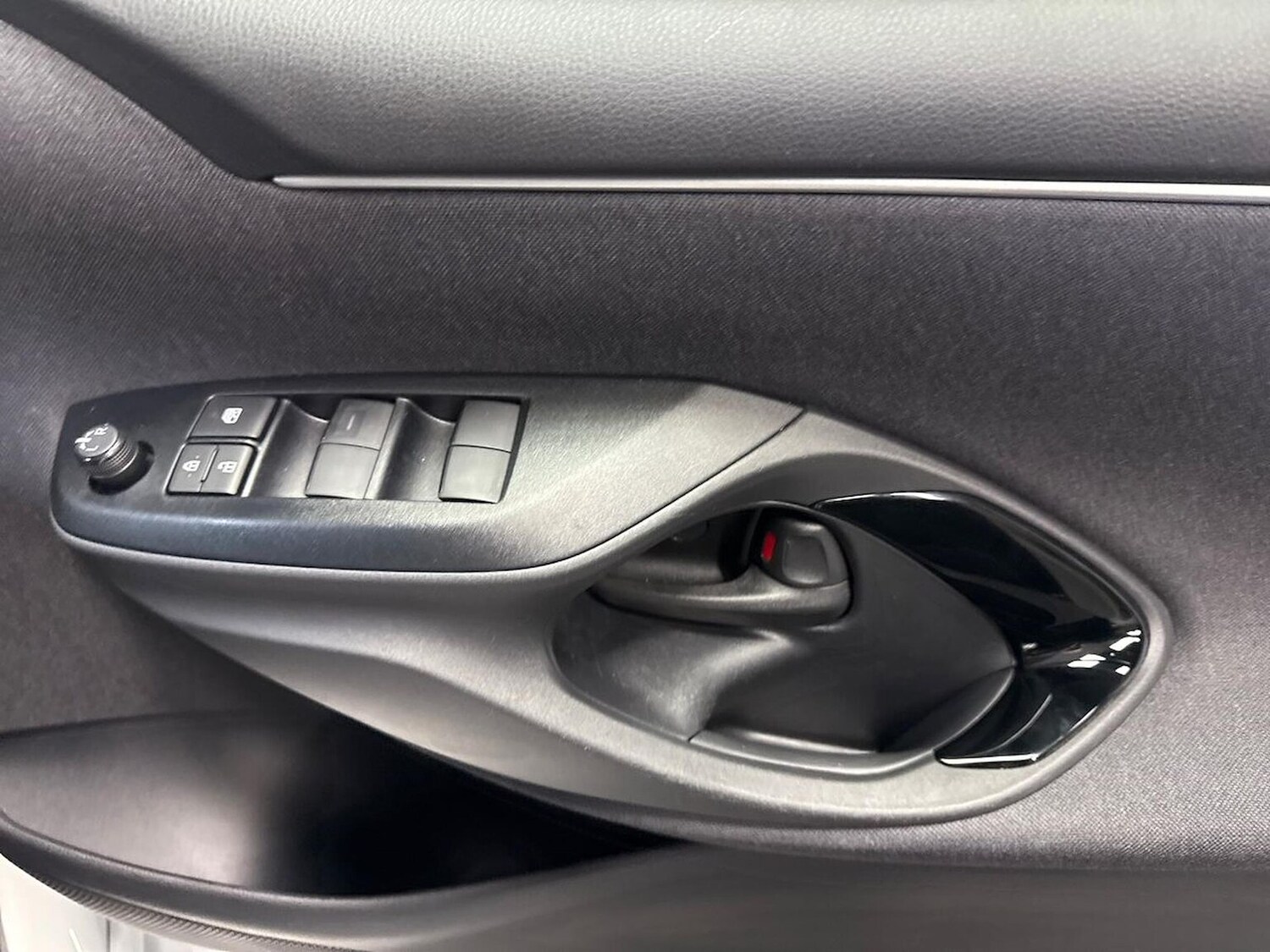 Used Toyota Yaris 2024 for sale - 76412523: Photo 21