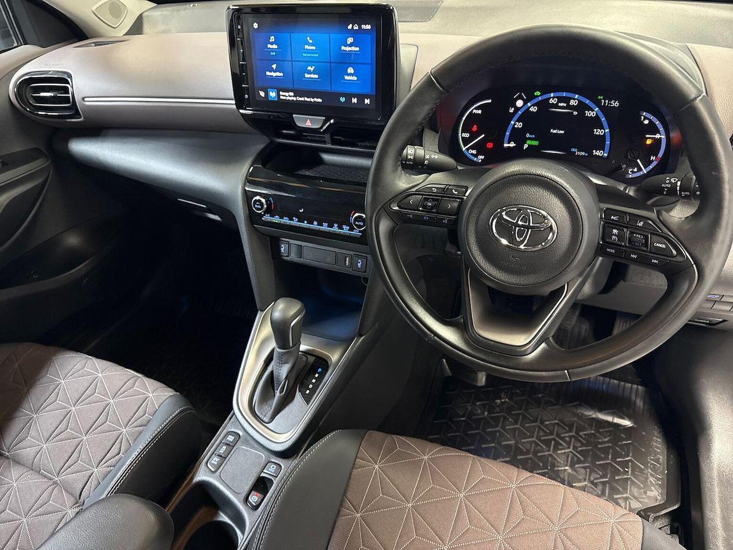 Used Toyota Yaris Cross 2024 for sale - 76324572: Photo 9