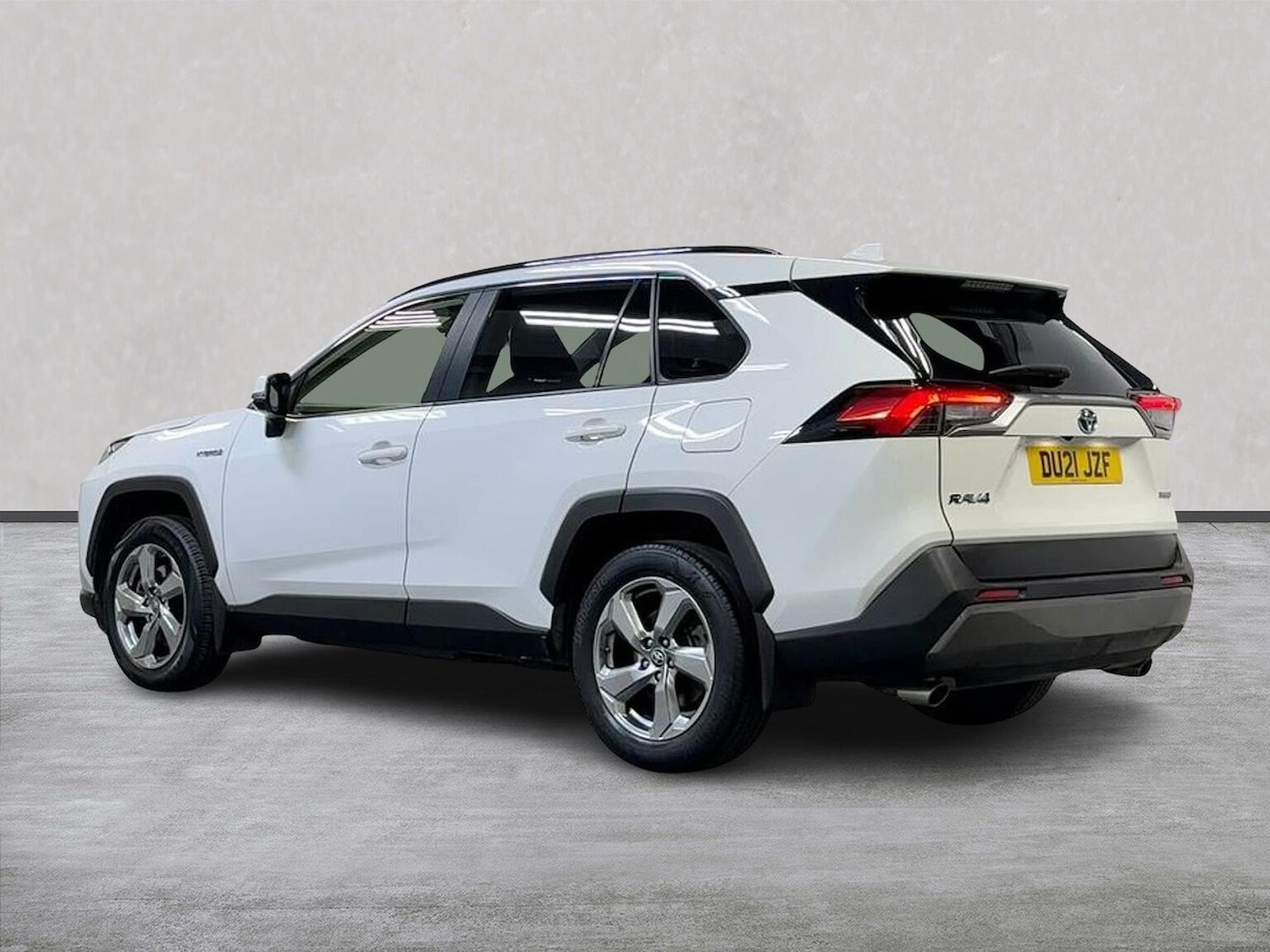 Used Toyota RAV4 2021 for sale - 76436518: Photo 2