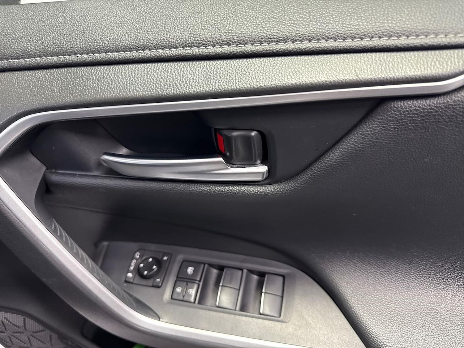 Used Toyota RAV4 2021 for sale - 76436518: Photo 21