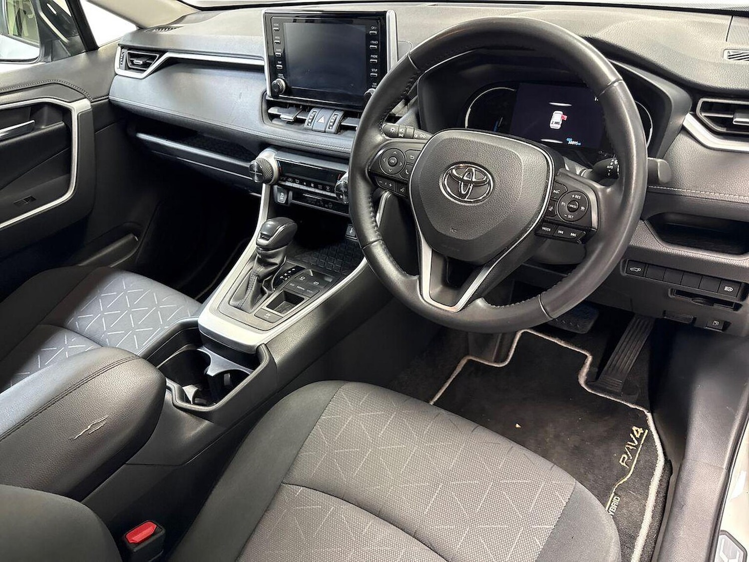 Used Toyota RAV4 2021 for sale - 76436518: Photo 8