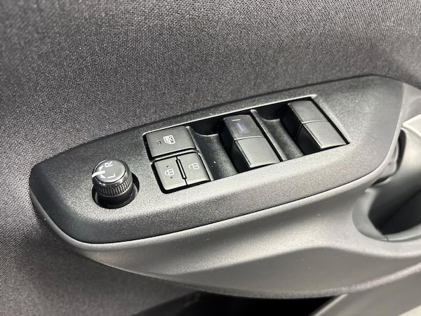 Used Toyota Yaris Cross 2023 for sale - 75587376: Photo 21