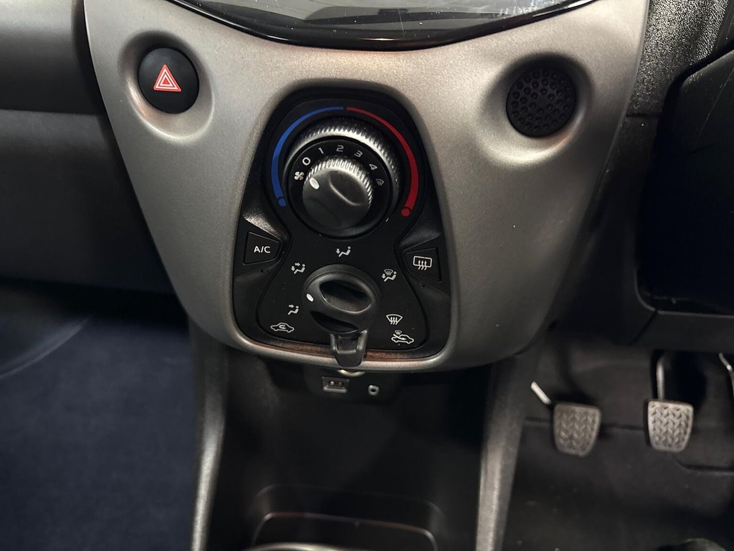 Used Toyota AYGO 2020 for sale - 76436520: Photo 12