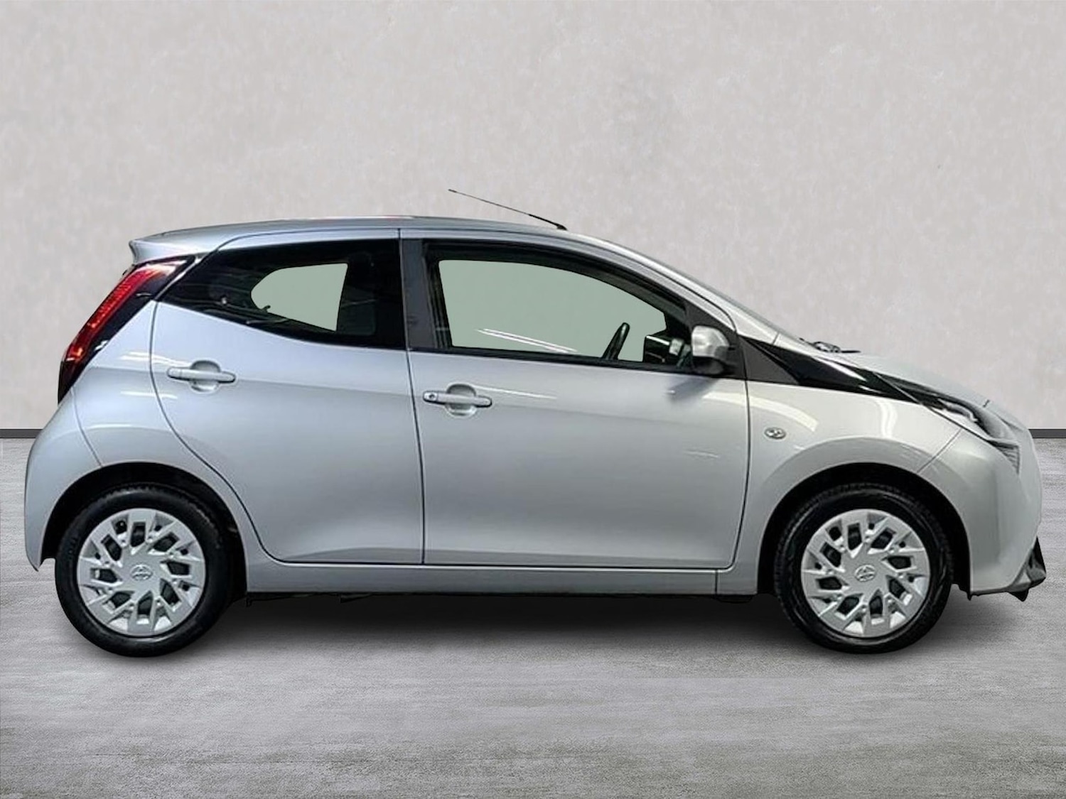 Used Toyota AYGO 2020 for sale - 76436520: Photo 3