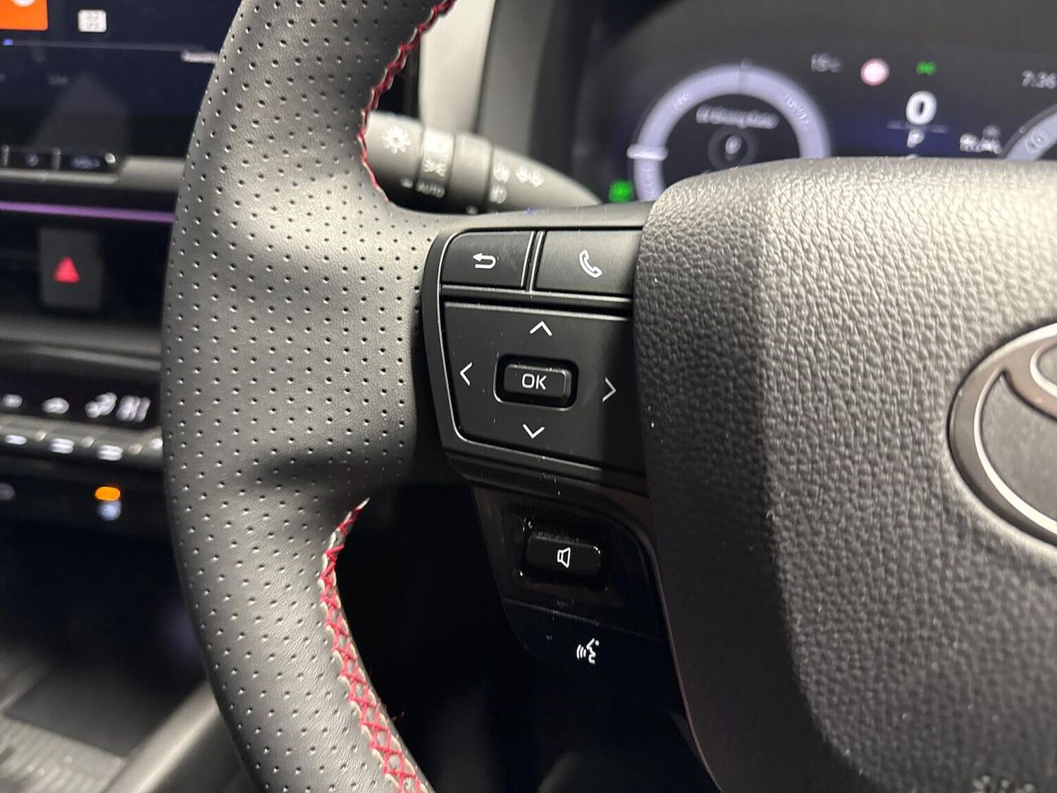 Used Toyota C-HR 2024 for sale - 77487729: Photo 24