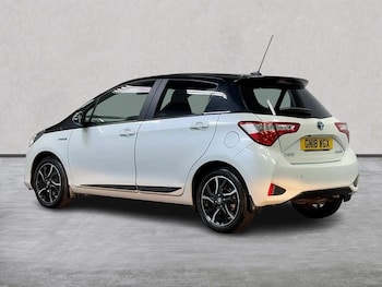 Used Toyota Yaris 2018 for sale - 76102481: Photo 2