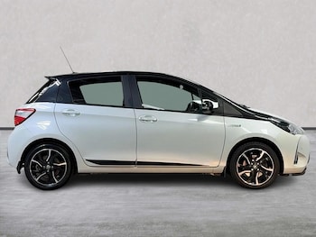 Used Toyota Yaris 2018 for sale - 76102481: Photo 3