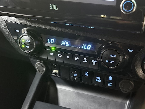 Used Toyota Hilux 2023 for sale - 75490730: Photo 12