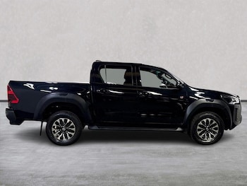 Used Toyota Hilux 2023 for sale - 75490730: Photo