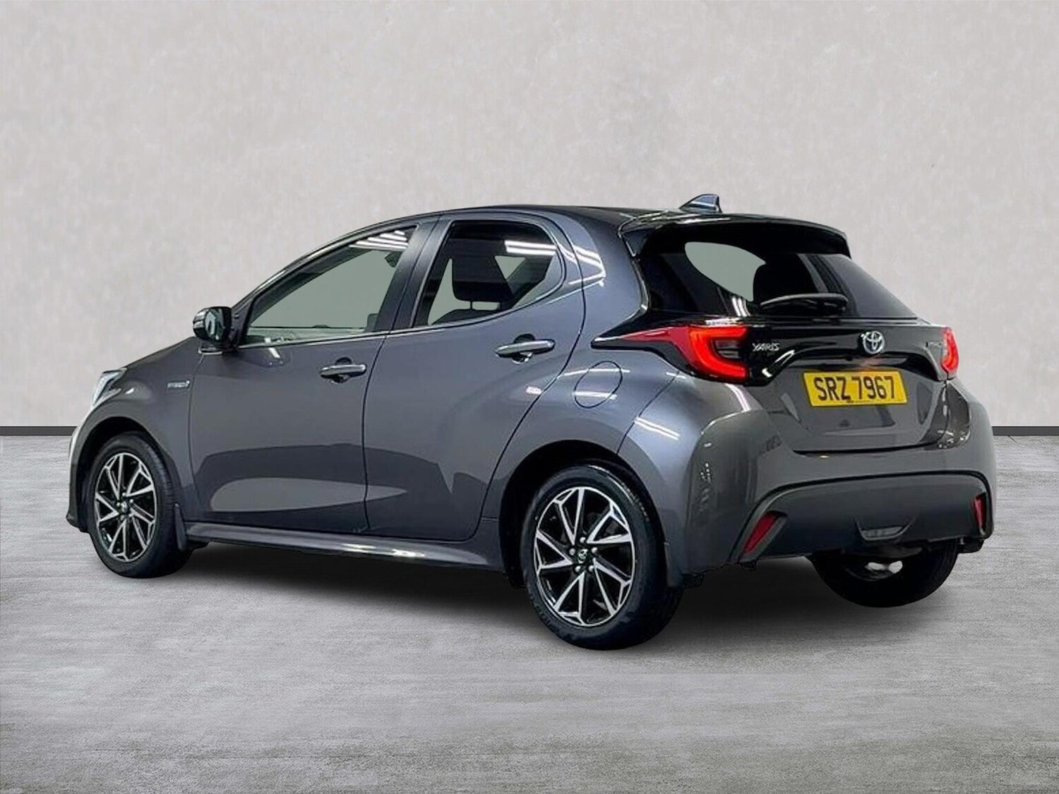 Used Toyota Yaris 2021 for sale - 76299385: Photo 2