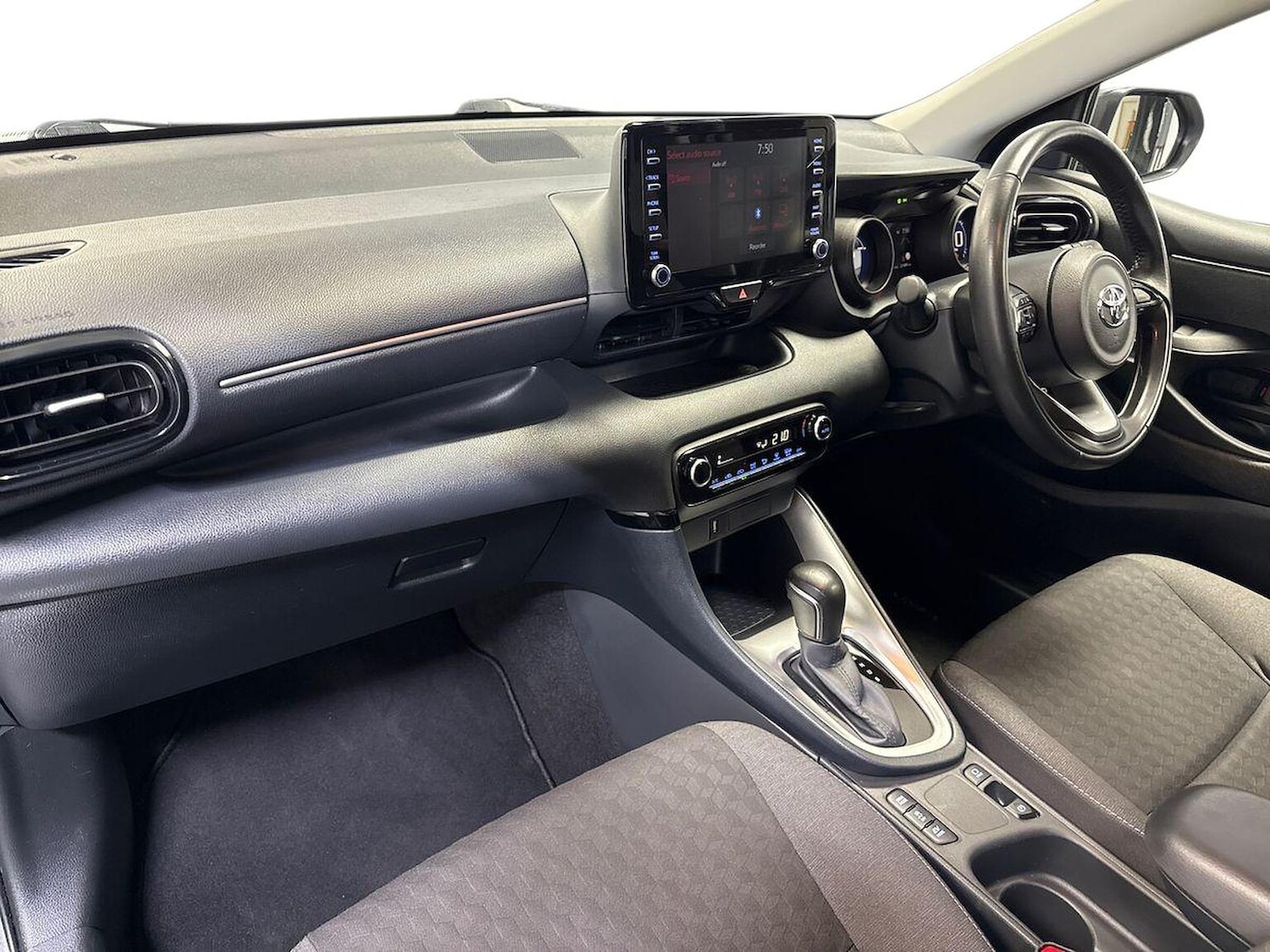 Used Toyota Yaris 2021 for sale - 76299385: Photo 7