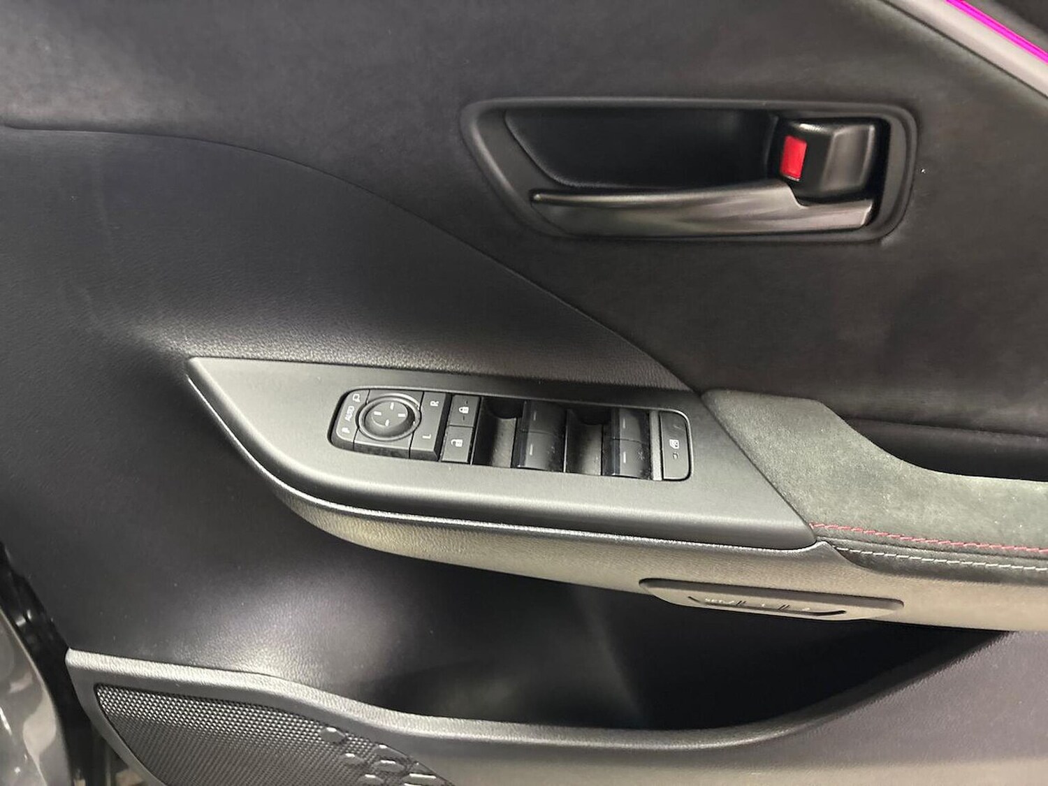 Used Toyota C-HR 2024 for sale - 77488556: Photo 21